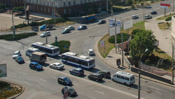 Șoferii ar urma să achite două taxe noi: pentru deținerea automobilului și pentru utilizarea infrastructurii rutiere