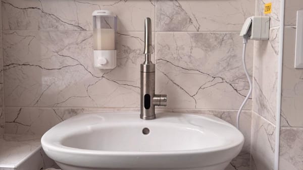 În 17 școli și 13 instituții medicale din țară sunt construite grupuri sanitare interioare. Investițiile se ridică la 45 de milioane de euro
