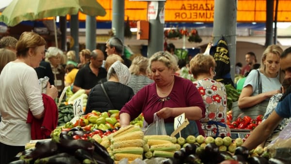 Pregătiri pentru masa de hram. Cetățenii sunt îndemnați să cumpere alimente doar din locurile autorizate