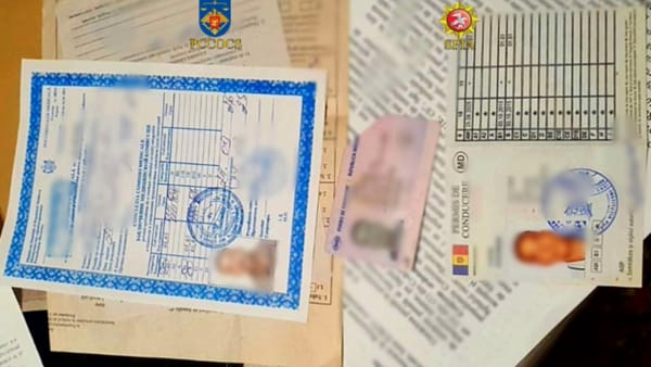 Un polițist și un medic din Hâncești sunt bănuiți de falsificarea adeverințelor medicale pentru permisul auto