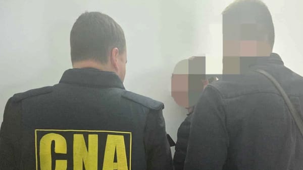 Un bărbat din Chișinău, reținut pentru trafic de influență. Ar fi pretins 2.000 de euro de la o persoană aflată într-o procedură de executare