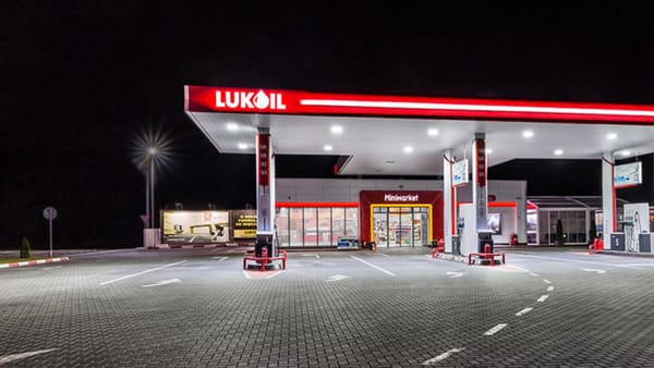 Lukoil-Moldova, invitat la discuții cu ANRE: Pe agendă - sancțiunile SUA pentru companiile petroliere rusești