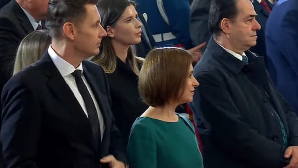 Maia Sandu participă la Slujba de Sfințire a picturii Catedralei Naționale din București - VIDEO