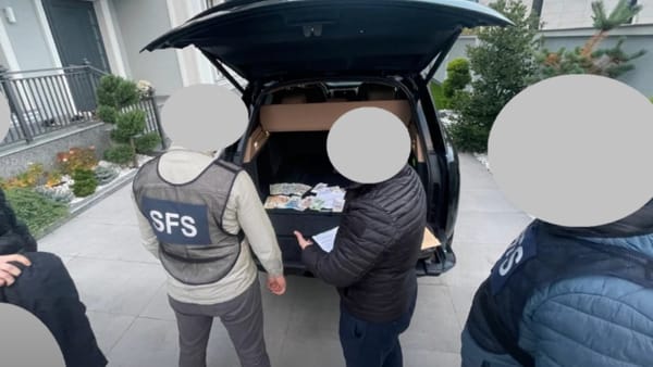 Percheziții la o companie care îi ajuta pe cetățenii ruși să obțină cetățenia României. Ar fi tăinuit de la stat 6.000.000 lei