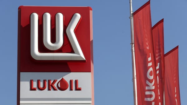 Gigantul rus Lukoil anunță vânzarea tuturor activelor sale din străinătate