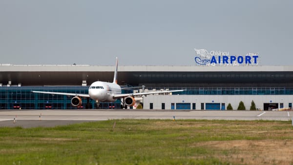 Autoritatea Aeronautică Civilă, despre sancțiunile împotriva Lukoil: În prezent, alimentarea aeronavelor se desfășoară în regim normal