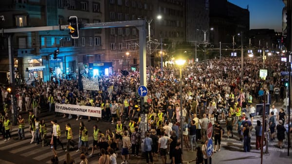 Alertă de călătorie în Serbia: Pot apărea proteste în timpul comemorării victimelor din Novi Sad