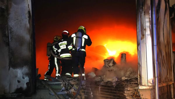 Pompierii continuă misiunea de lichidare a incendiului de pe șoseaua Muncești din capitală. Precizările IGSU