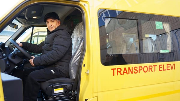 Mai multă siguranță pentru elevi. Toate autobuzele școlare din țară au fost dotate cu dispozitive GPS