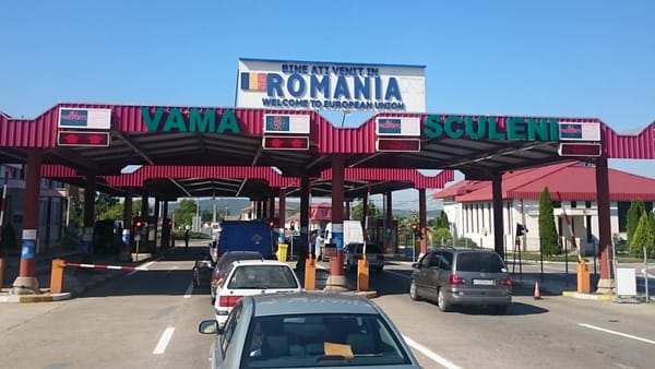 Circa 870 de moldoveni cu dublă cetățenie au rămas fără cărți de identitate românești