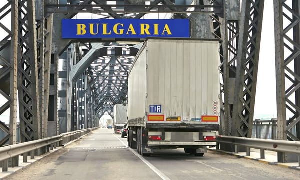 Trafic suspendat pe podul Giurgiu - Ruse, dintre Bulgaria și România. Au loc lucrări de construcție și betonare