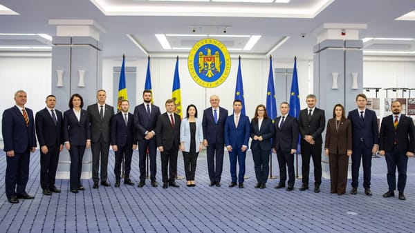 LIVE / Cabinetul de miniștri condus de Alexandru Munteanu depune jurământul de învestire