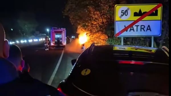 Mașină mistuita de flăcări la Vatra. Victime nu au fost înregistrate