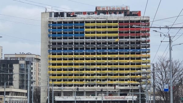 O fetiță de 13 ani, găsită fără suflare în clădirea fostului Hotel „Național” din Chișinău. Detalii de la Poliție