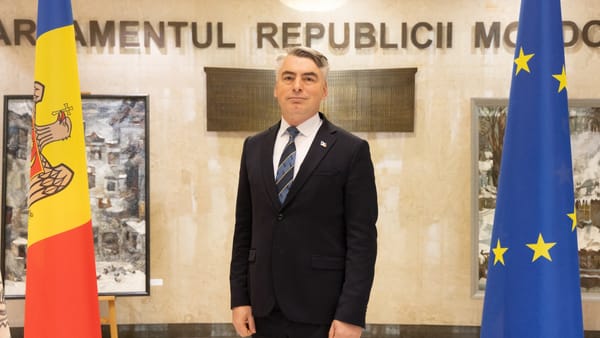 Semnătura unui deputat PAS - pe diplomele medicilor acuzați că le-au obținut fraudulos. Reacția parlamentarului