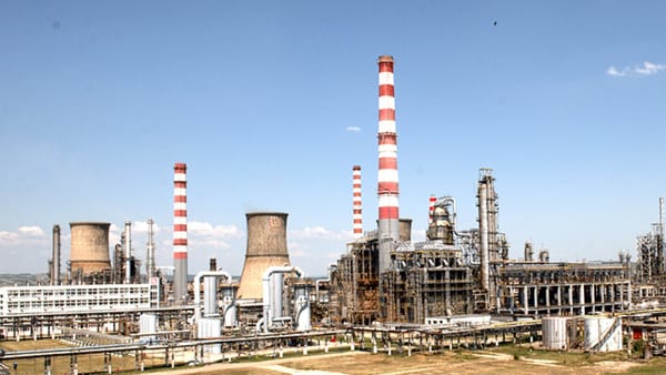 România se pregătește să preia controlul asupra rafinăriei Petrotel Lukoil