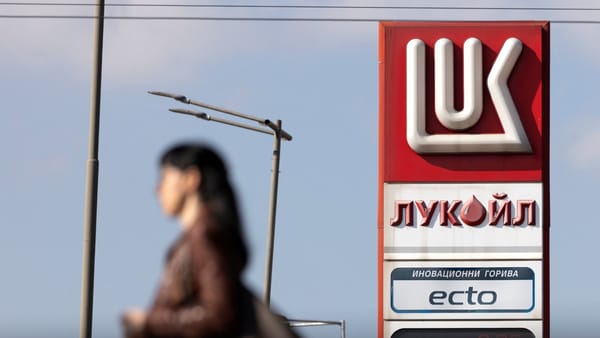 Reuters: „Lukoil” a cerut Statelor Unite amânarea termenului de impunere a sancțiunilor
