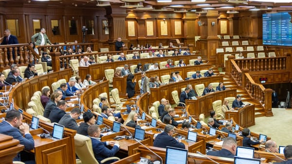 PAS rămâne fără cinci deputați. Parlamentul a aprobat cererile de demisie