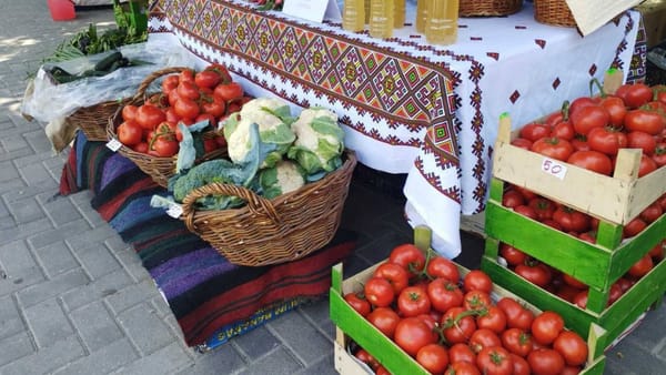 În capitală sunt organizate târguri cu produse și mărfuri autohtone. Lista adreselor