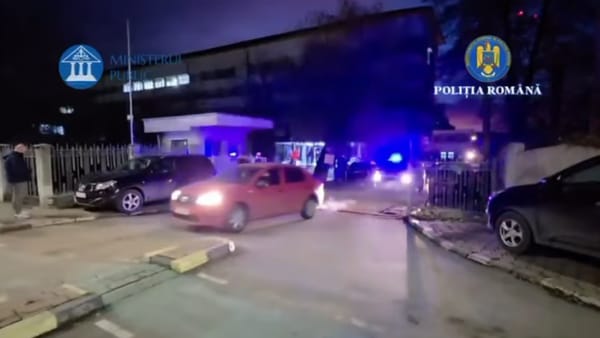 VIDEO/ Percheziții în România: Cetățeni din R. Moldova și alte țări din spațiul ex-sovietic ar fi obținut acte false de cetățenie română