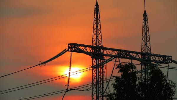 Prețul mediu de achiziție al energiei electrice a crescut cu peste 18 euro/MWh