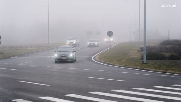 Șoferi, atenție! În mai multe zone din țară persistă ceață densă