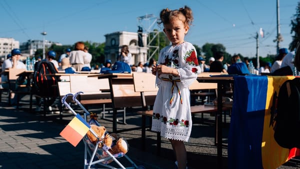 Elevii refugiați și cei reveniți din diasporă vor învăța româna în baza unui curriculum special