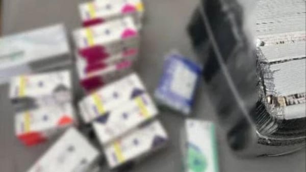 Oamenii legii au destructurat un grup specializat în vânzarea medicamentelor și suplimentelor aduse prin contrabandă