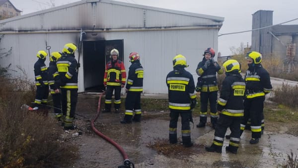 Incendiu în orașul Vatra. Flăcările au afectat un cămin temporar pentru muncitori