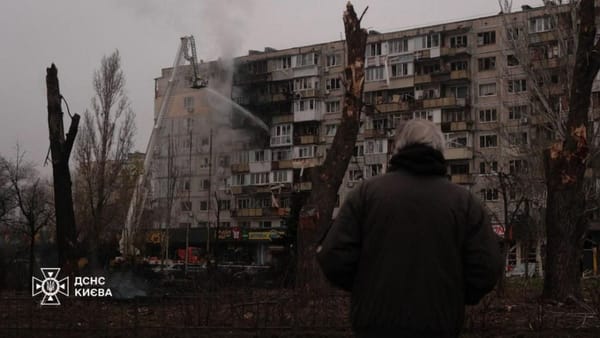 Noapte albă la Kiev: două persoane au murit și alte 37 au fost rănite. O delegație ucraineană a plecat în SUA