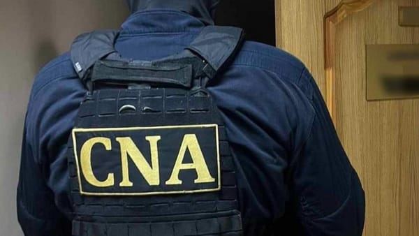 Pentru 4.000 de lei și-a riscat cariera: polițist, prins în flagrant, în timp ce lua mită