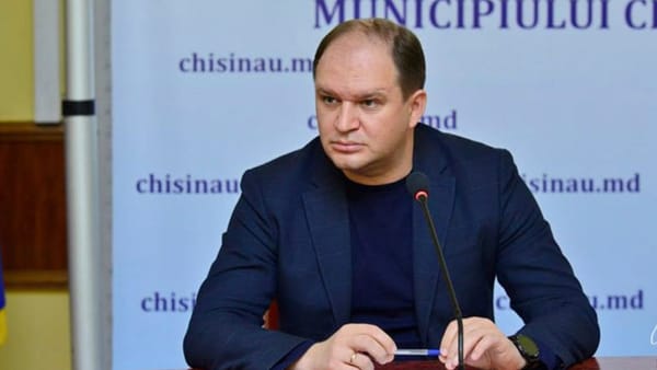 Proprietarii clădirilor abandonate ar putea fi forțați prin lege să intervină: Primăria va înainta o inițiativă legislativă