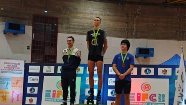 Premieră pentru R. Moldova: Moldoveanul Maxim Caraion a devenit cel mai tânăr campion european la sărituri în înălțime pe role