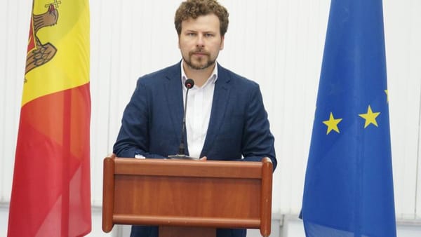 Premieră: 60 de ore de pregătire suplimentară pentru elevii cu note de unu și doi