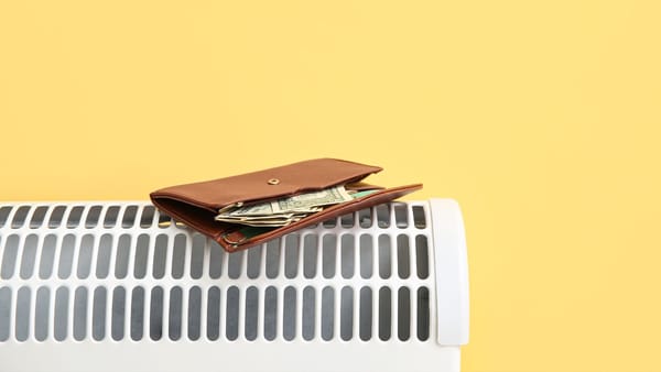 Autoritățile schimbă regulile pentru compensațiile la energie. Ce trebuie să știe cetățenii