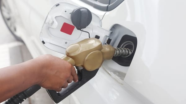 Prețurile la carburanți, din nou în creștere: Pe 7 noiembrie, benzina va depăși 23 de lei per litru