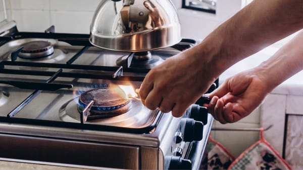 ANRE pune capăt zvonurilor despre scumpirile la energie: „Nu există nicio cerere de majorare a tarifelor”