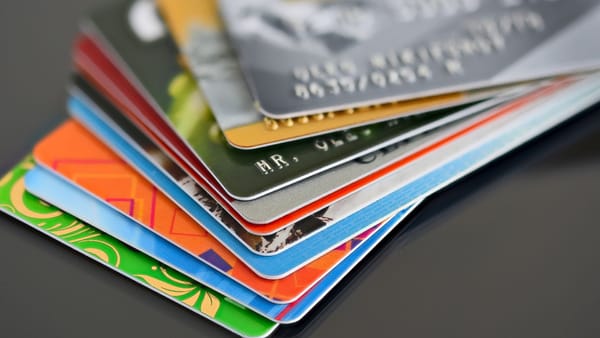 Grup specializat în escrocherii cu carduri bancare, destructurat la Taraclia: doi suspecți au fost reținuți