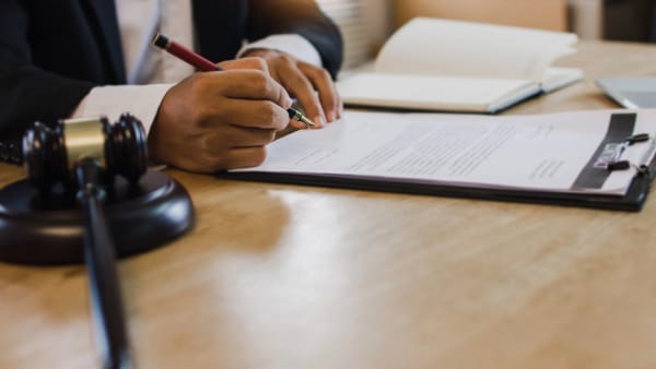 Servicii notariale digitale: Autoritățile au lansat sistemul „Registrul dosarelor succesorale și a testamentelor”