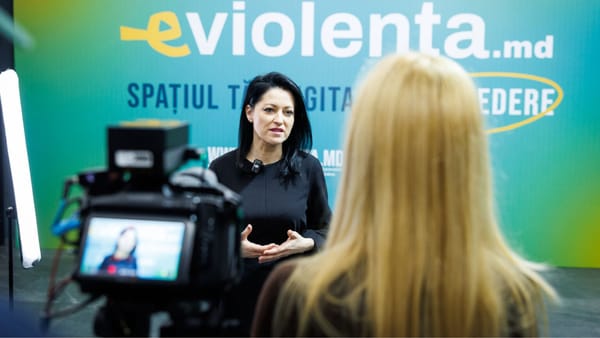 A fost lansată prima platformă din Republica Moldova dedicată prevenirii violenței digitale împotriva femeilor și fetelor