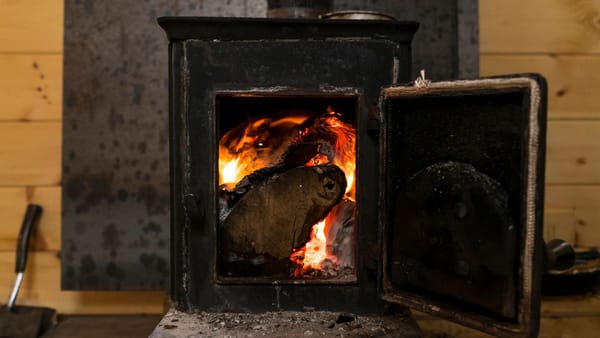 Explozie într-o locuință din Ciorescu: un bărbat a murit, altul a ajuns în stare gravă la spital