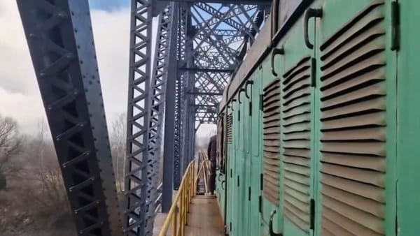 VIDEO / Cu trenul, peste Prut: Specialiștii CFM au efectuat o testare tehnică pe podul Cantemir - Fălciu
