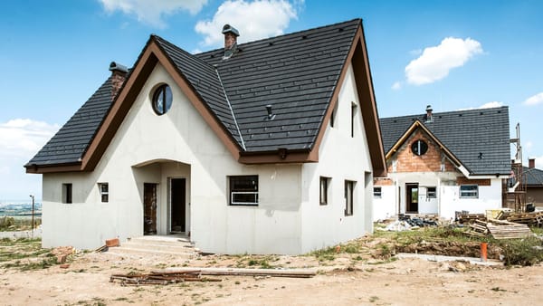 Parlamentul a votat: termenul-limită de înregistrare a construcțiilor neautorizate cu până la două etaje, extins până în 2028