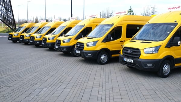 Transport sigur pentru elevi: 23 de microbuze noi au fost distribuite instituțiilor de învățământ din țară