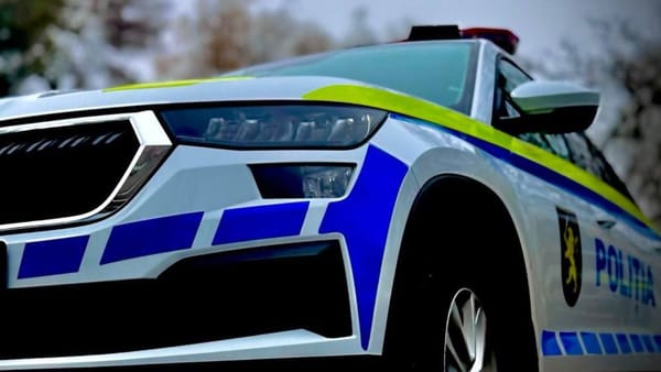 Șofer în stare de ebrietate, reținut după ce a lovit un automobil parcat și a fugit: riscă până la cinci ani de închisoare