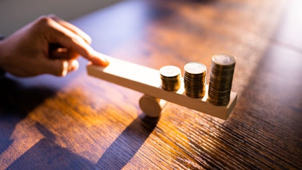 Expert: Economia își revine lent în 2025. Salarii mai mari, dar traiul rămâne dificil pentru mulți moldoveni