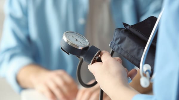 Parlamentul a votat: vor fi alocați mai mulți bani pentru  asistența medicală și compensarea medicamentelor în 2026