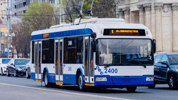 Din 2026, transportul public din Chișinău ar putea trece la tichetare electronică