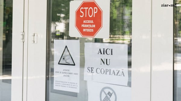 Peste 20 de directori și profesori, sancționați după ce elevii au copiat la examenele de gimnaziu