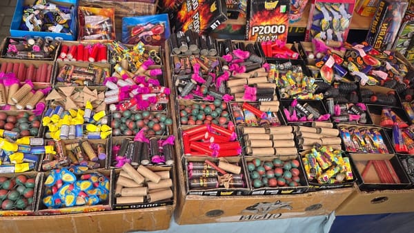 Comercianții de articole pirotehnice din capitală, în vizorul polițiștilor. În 24 de ore au fost întocmite 26 de procese-verbale